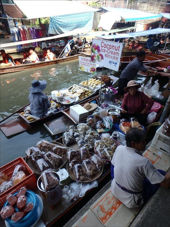 いや～、ここはもうどれだけいても飽きそうにないです。<br /><br />ほんとに最高～～ (^0^)<br /><br />２階の食堂やカフェから、ずっとぼ～っと眺め下ろしているのもいいだろうなぁ。<br /><br />今ぐらいの時間帯が一番賑わってるそうで、午後になると静かになってしまうそうですが。それもそれでまたいいのかも。