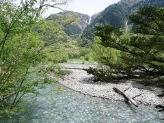 　明神池が近づいてきたところで、なんと友達が三脚を置き忘れたと言い出します。

　なので仕方なく晴れの明神池は諦めて戻ることに。