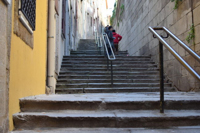 ポルトはコンパクトな街ですが<br />登ったりおりたりが結構あります。