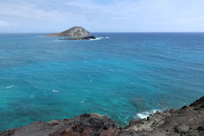 奥に見えるのはラビット島。<br />ちょっと雲が多くなってきたけど、相変わらず綺麗な海。<br /><br />海沿いの展望台は島の東側に多いみたい。<br />ここで展望台めぐりは終わり。<br /><br />https://youtu.be/TGj5DQsRhw4<br />