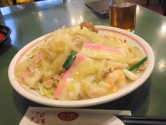 長崎まで来たもう一つの目的は、江山楼さんの皿うどん、大好きなんです。
上皿うどん（細）を注文。
パリパリの麺に、旨味のある野菜餡、最高でした。