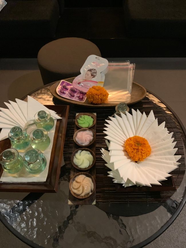 時間になったのでliangスパへ向かいます。<br />スパから送迎を頼みました。<br />空港から10分ほどのウォーターマークホテル内にあるスパです。<br /><br />もっと空港近くにもっとリーズナブルなスパもありましたが口コミが極端だったのでliangスパを選びました。<br /><br />フェイシャルとクリームバス2時間(と空港送迎)で一人約90ドル。こちらはドル建てで事前振込でした。<br /><br />帰国前にさっぱりできて良かったです♪