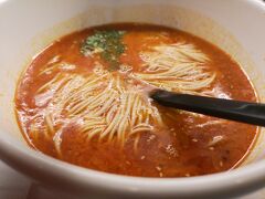 クリスタルジェイドで担々麺と点心を。
空港内ですが満足度が高いです。