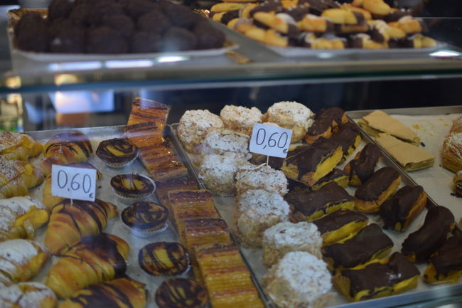 駅の横にカフェ発見