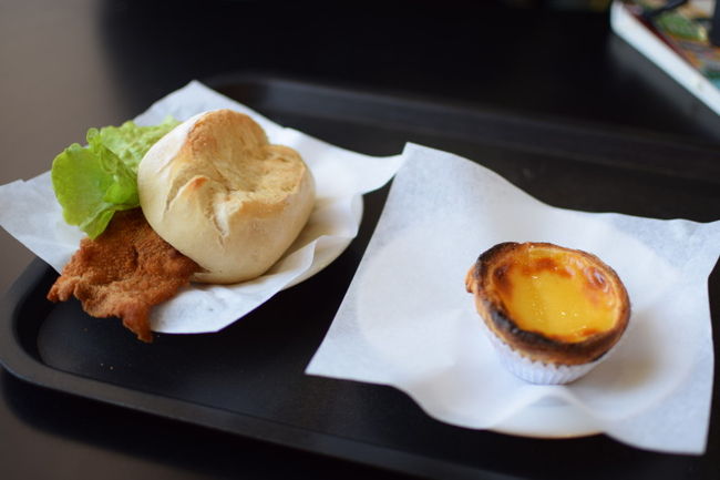 電車待ちで<br />軽く朝ごはん