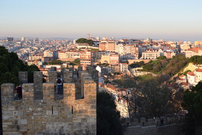 夕方遅い時間でも観光客たくさん