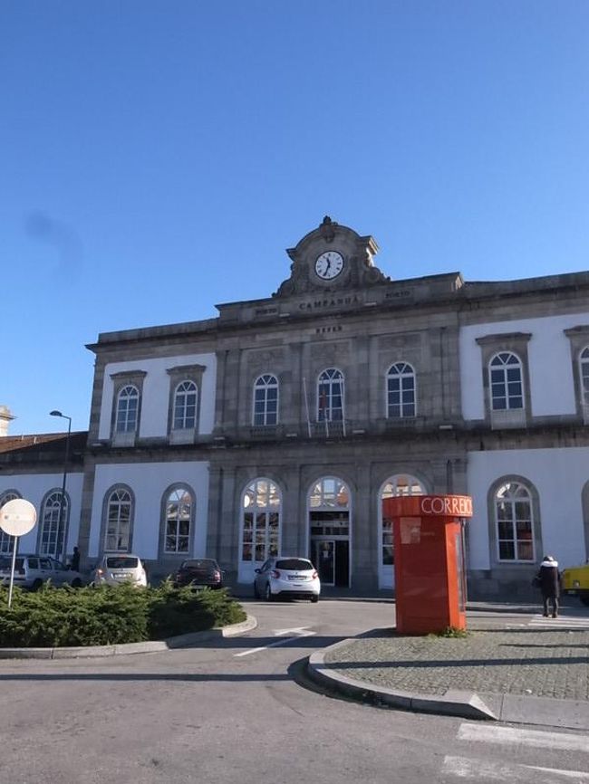 快速電車にのるので<br />SanBento駅からCampanha駅へ<br />ちょっと寂れた風・・・<br /><br /><br />