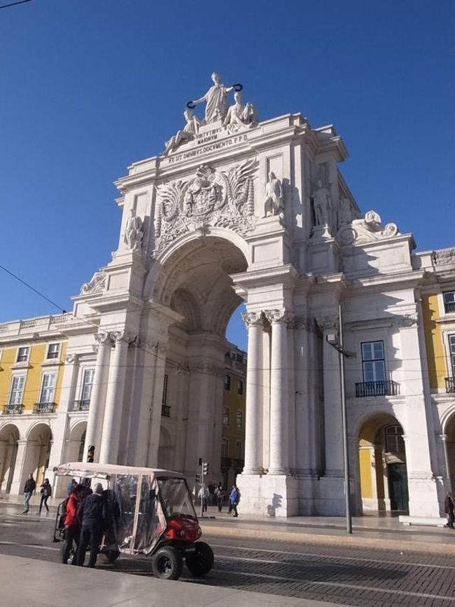 1908年カルロス１世と皇太子が暗殺されたり<br />歴史の舞台となった広場でございます。