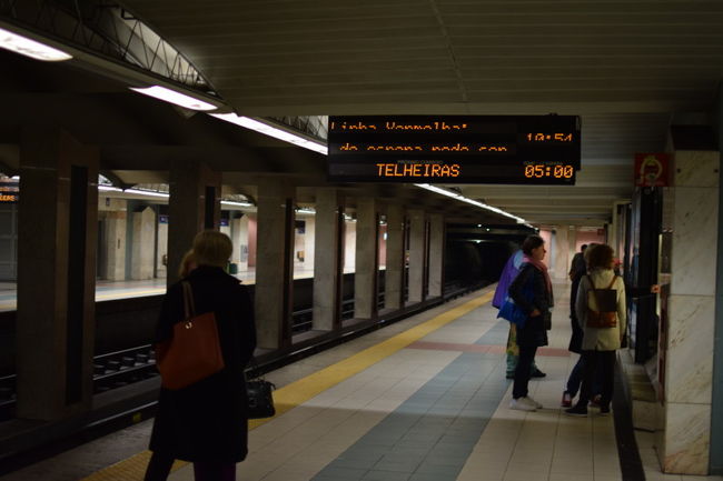 24時間フリーパスを<br />地下鉄の駅でゲット　<br />24時間6.6ユーロ<br />　　（2017年現在900円）