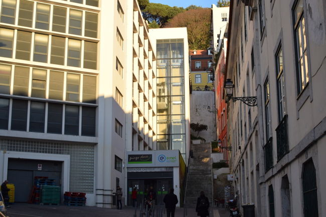 近所のスーパー<br />夕飯は自炊することに<br />野菜、鮭、鯛、えびと調味料　<br />お会計　20ユーロ