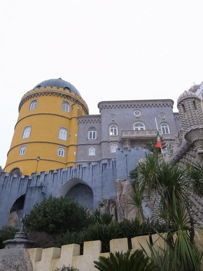 イスラム、ゴシック、ルネッサンス、<br />マヌエル様式など寄せ集め