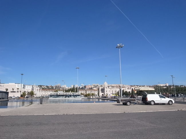 ぶらぶら歩きます。<br />