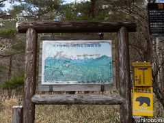 観音平から入山します。八ヶ岳の登山口では最も南に位置しています。１１時前です。