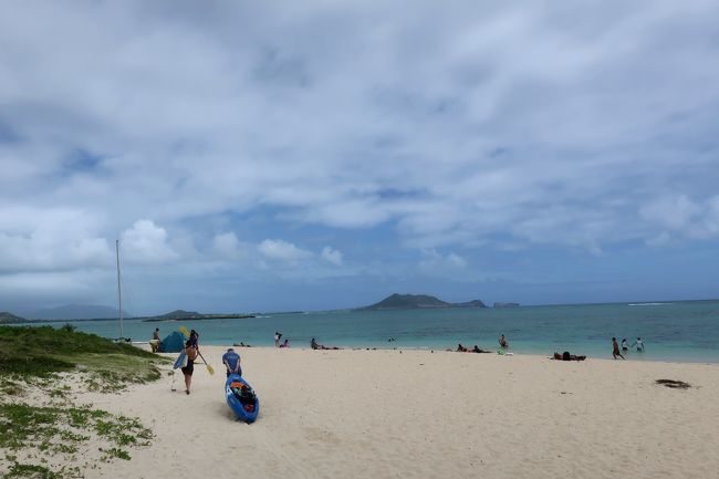 ちょっと雲が多くなってきたかな。<br />海の青さはイマイチだけど、綺麗なビーチだ。