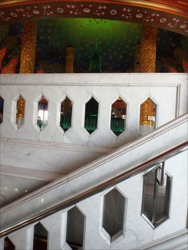 そして階段を<br /><br />上り切ると、そこには・・