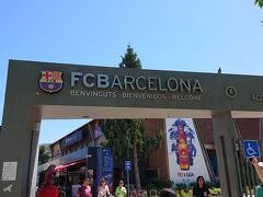 FCバルセロナの本拠地カンプ･ノウのスタジアムツアーにやって来ました。申し込みは事前にネットで行いました。15:30のスタートで35ユーロです。