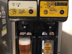 福岡空港からおはようございます。
朝ビールです。