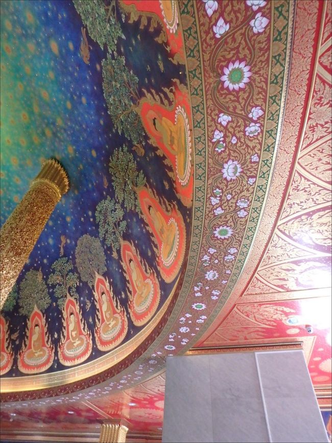 中央だけじゃなく、周りや縁も細かく見ていくとものすごく美しい絵が描かれていて