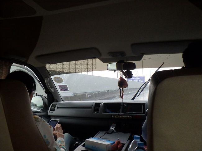 あちゃーーー！！<br /><br />なんという激しい落雷と大粒の雨！！