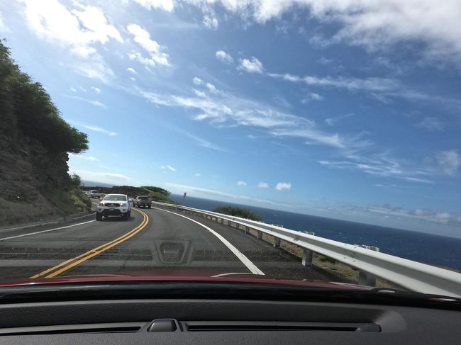 では出発～<br />フリーウェイで中心街を抜けて、海沿いの道へ。