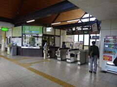 貴生川駅の近江鉄道ホームから、駅にまたがる自由通路にあるＪＲの改札口に移動。
これから信楽高原鉄道に乗ります。

もともと国鉄信楽線だった信楽高原鉄道の改札口は、ＪＲといっしょ。
ただし、切符は売ってません。