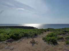 残波岬は沖縄本島で夕陽の沈む最西端の場所です