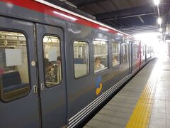 14：18
長い電車旅を終え、長野に到着。
先に会場へ向かおうかどうしようか悩んだんですけど、タクシー拾えるのか問題とか荷物のこととか、色々考えて結局は先にホテルへ行くことにしました。
夜の22時までにチェックインしてくださいと言われていて、それにあわてるのもイヤだなぁってのもあったのです。