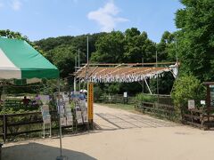 北山公園菖蒲苑　菖蒲まつり会場　13:11

八国山緑地の南麓に広がる北山公園は、花菖蒲の名所です。
300種、約10万本の花菖蒲ず咲き、毎年「東村山菖蒲まつり」には多くの人が訪れ、無料で見学できます。
6/1（土）～ 6/16（日）午前10時～午後4時
