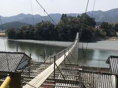 大井川鐡道と夢の吊橋。
下をSLが通過します。
