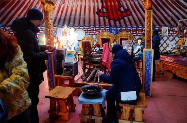 冬のシベリアへの旅5 冬の終わりを祝うマースレニツァ とバイカル湖氷上ウォーク Maslenitsa Baikal Ice Walk イルクーツク ロシア の旅行記 ブログ By ノーーウォリーズさん フォートラベル