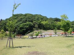 懸念していた猛暑もなく、天気が良かったことから歩いて高崎駅を目指してみることに。
まずは錦山荘さんから下った所の道を少し登った場所にある「観音山公園」へ。
