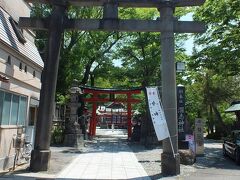 次に向ったのは、深志神社です。
松本でも有名な神社です。
市内の中心部に有りますが、お城とはメインストリートを挟んで反対側なのでもしかしたら観光客は少ないかも。
