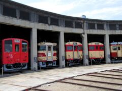 姫新線の列車まであと1時間あるので、津山まなびの鉄道館へ行くことにしました。ここには経済産業省の近代化産業遺産に登録された扇形機関車庫があります。