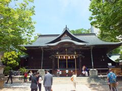 続いて訪れたのは、四柱神社です。
天照大神他３人の神様が祭られています。
ここは、大名通りに面していてなわて通りに繋がっているので
観光に便利な為、観光客が沢山来ていました。
