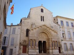 サン・トロフィーム教会（Primatiale Cathedrale Saint-Trophime）
