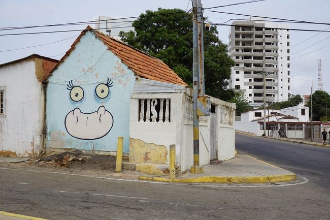 ほとんど人のいない民家、トボトボと歩く。