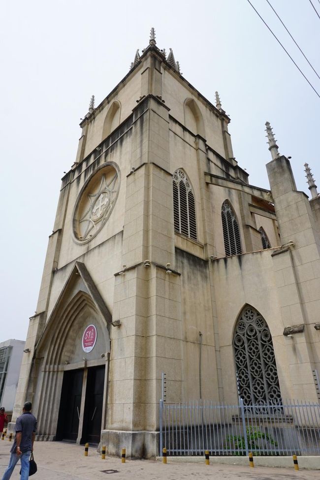 ずっと上↑の写真に写っていた教会に着きました。