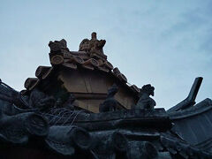 早朝の雍和宮
早すぎて入ることが出来ませんでした。
日本のお寺の感覚でなんとなくいける気がしてました（残念
