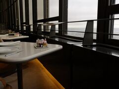 最上階にあるLe Ciel de Parisで朝食を頂くために訪問。
土曜日にも関わらずガラガラ。開店直後に行ったからかな、と思ったが退店する9時半頃まで私の他は日本人カップル一組だけ。