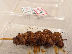 エキュート東京の『串くら京都・御池』でレバーを調達。（貧血気味なので・・・）七味をたっぷりかけていただきます！