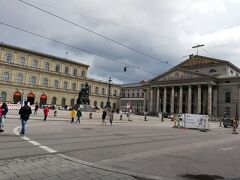 マックスヨーゼフ広場からバイエルン国立歌劇場