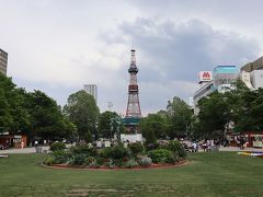 公園の反対側には、テレビ塔。