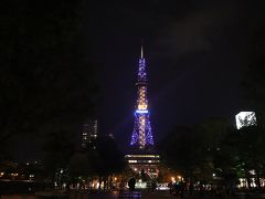 コンサートが終わって、会場近くにある大通公園へ。ライトアップされたテレビ塔。