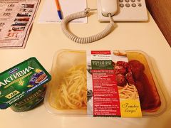 夜ご飯はホテル近くのミニマートでパスタとヨーグルトを買いました。
翻訳アプリで「電子レンジはありますか？」の画面を見せたら、お客さん用ではなくお惣菜コーナーの調理スペースで温めてくれました。ありがとう。

朝から晩まで楽しいことがいっぱいでした。
次の日はクレムリン観光をします。
