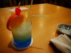 ディナーは和＋琉球料理の佐和にて。
まずはトロピカルなノンアルコールカクテルで乾杯♪