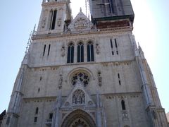 聖母被昇天大聖堂
ネオバロック様式
ザグレブではこれより高い建物(105m以上)は禁止されています。