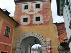 チェスキー・クルムロフ(Český Krumlov)

町の北の端にある門。
あっという間についてしまった。