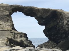 やっと到着『馬の背洞門』
波や雨風の浸食によって穴が開いたようです
