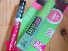 お腹いっぱいになったので
アラモアナセンターをぶらぶらする。

とはいえ体調が悪くそんなに物欲もわかず
おみやげを買って、自分のものはこれだけ。

このメイベリンのクリアマスカラ
日本じゃ売ってないですよね？？


