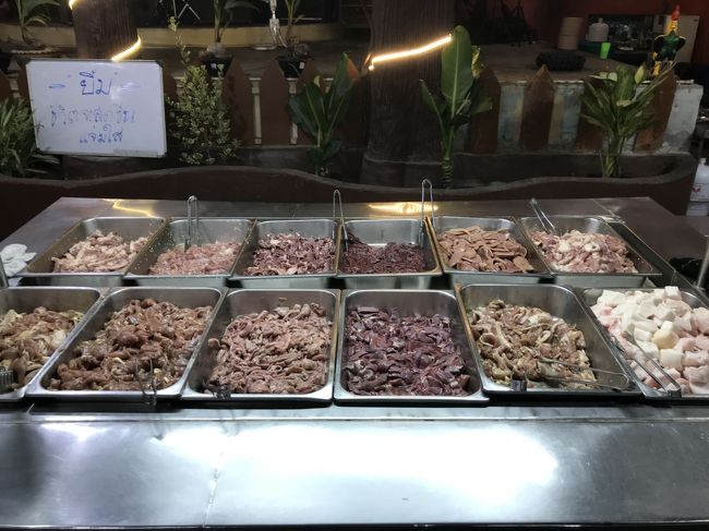 肉類。<br />種類は豊富。